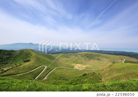 寒風山よりの俯瞰 つづら折れの山道 寒風山よりの俯瞰 つづら折れの山道 22596050