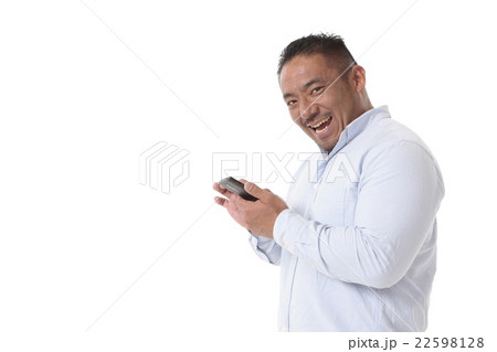 ネットゲームにハマる男性 22598128