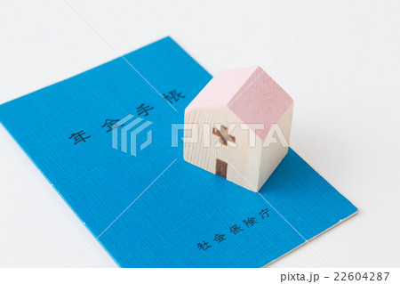 年金手帳と積み木の病院 年金手帳と積み木の病院 22604287