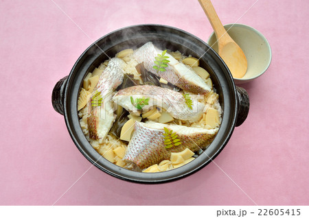 注意）湯気はレタッチ合成です。鯛めし（鯛飯）、タケノコ水煮と一緒に。醤油味付け。 22605415