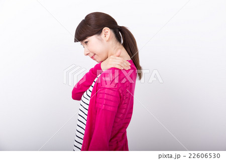 肩こりの女性 22606530