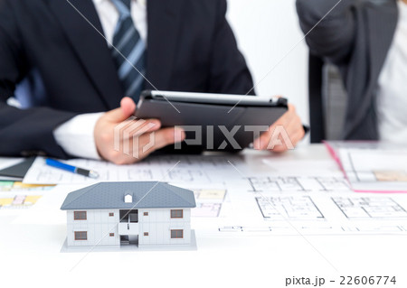 不動産屋 男性社員 女性社員 住宅相談 消費増税前駆け込み需要 コピースペース 物件紹介 不動産屋 男性社員 女性社員 住宅相談 消費増税前駆け込み需要 コピースペース 物件紹介 22606774