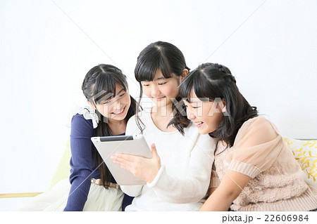 タブレットを使う中学生 22606984