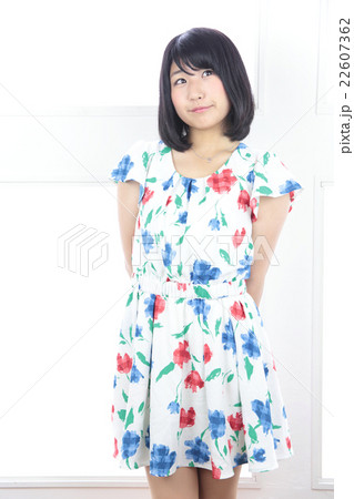 若い女性　ヘアスタイル 22607362