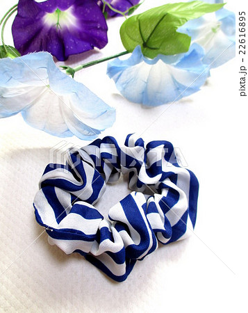 青色のシュシュ　 22616895