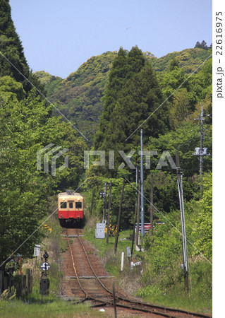 上総中野駅に入線する小湊鉄道キハ200 22616975