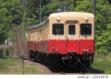 上総中野駅に入線する小湊鉄道キハ200 22616978