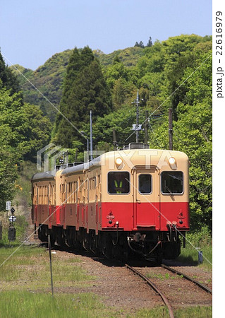 上総中野駅に入線する小湊鉄道キハ200 上総中野駅に入線する小湊鉄道キハ200 22616979