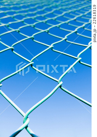 金網と青空 金網と青空 22618319