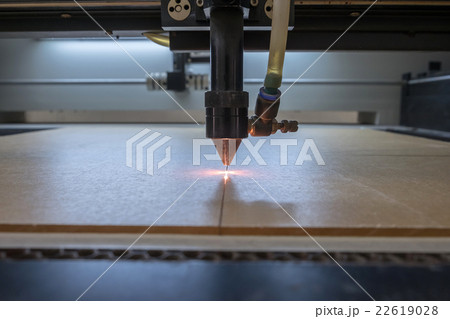 cutting machine carving patterns on the plastic plate 22619028