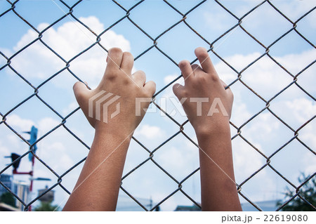 asian girl hand hold jail asian girl hand hold jail 22619080