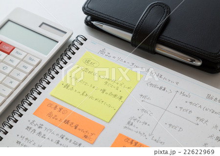 付箋ノート 販売戦略会議イメージの写真素材