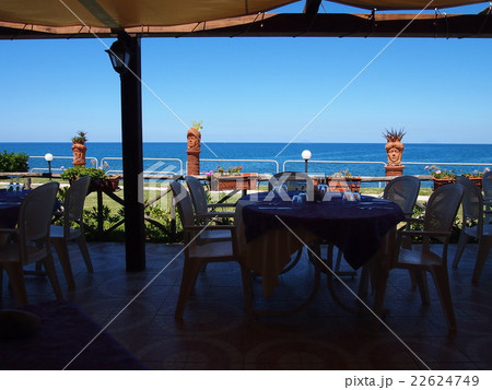 シチリア島　海辺のレストランにて 22624749