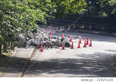 地震で破壊された熊本城 地震で破壊された熊本城 22625120