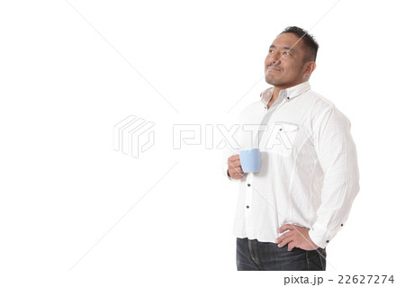 コーヒータイムの男性 22627274