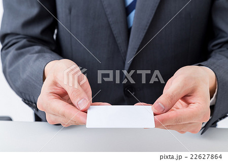 マイナンバー クレジットカード 白いカード 男性社員 ビジネスマン ビジネスイメージ マイナンバー クレジットカード 白いカード 男性社員 ビジネスマン ビジネスイメージ 22627864