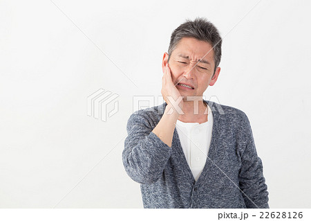 体調不良の男性 22628126