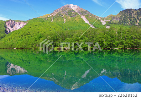 上高地　大正池から焼岳 22628152