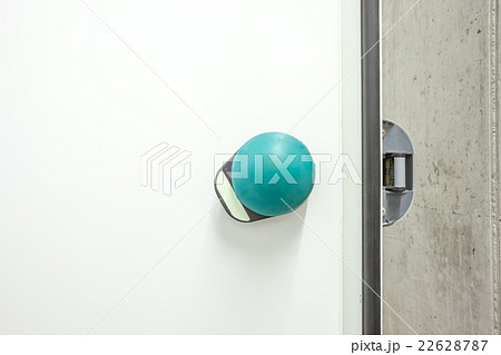 door of an refrigerator 22628787