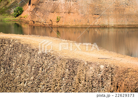 cliff and basin 22629373