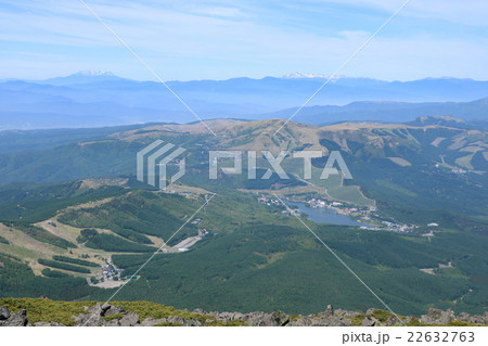 蓼科山頂から白樺湖と霧ヶ峰を見下ろす 22632763