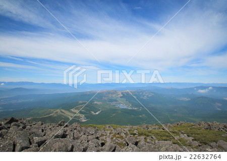 蓼科山頂から白樺湖と霧ヶ峰を見下ろす 22632764