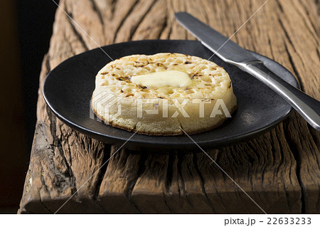 Toasted crumpets. 22633233