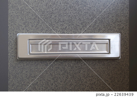 玄関ドアの郵便受け 22639439