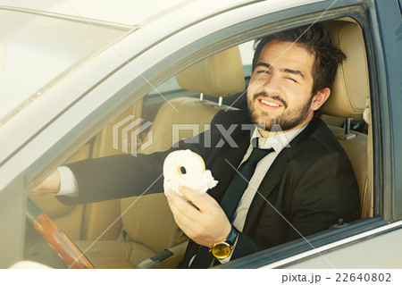 Businessman eating on to go Businessman eating on to go 22640802