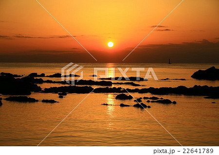 夕焼けの三浦半島・荒崎 22641789