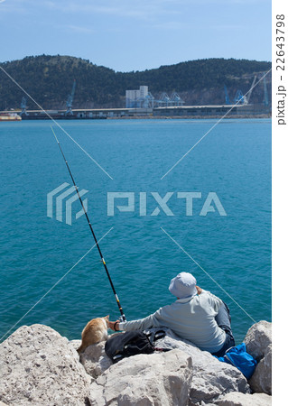 fisherman in the company of a cat 22643798