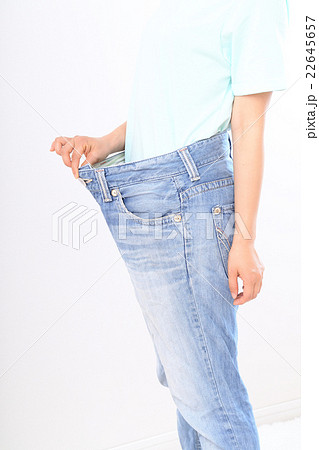 ダイエットに成功した女性 ダイエットに成功した女性 22645657