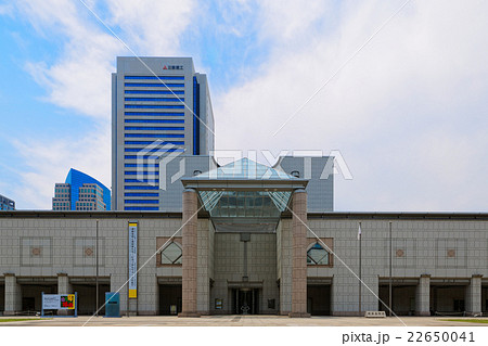 横浜美術館と青空 22650041