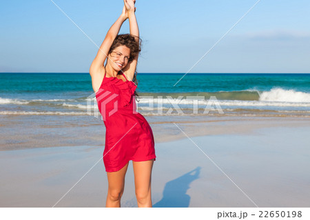Young woman enjoing the beach 22650198