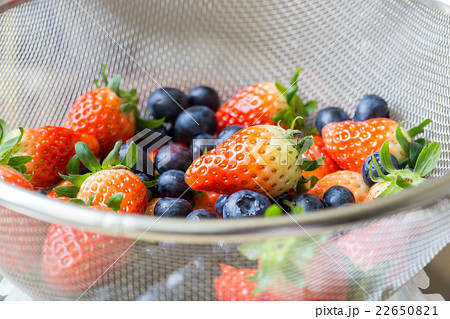 Fresh strawberries and blueberries 22650821