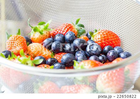 Fresh strawberries and blueberries Fresh strawberries and blueberries 22650822