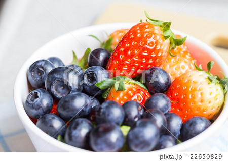 Fresh strawberries and blueberries 22650829