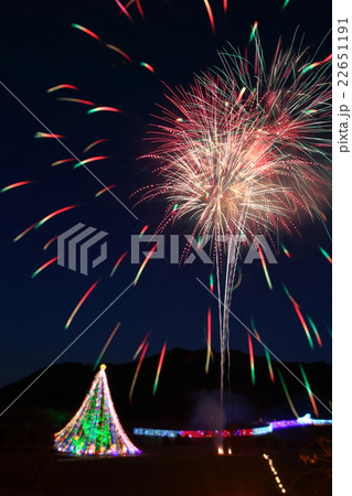 宮ヶ瀬クリスマスツリーと花火 22651191