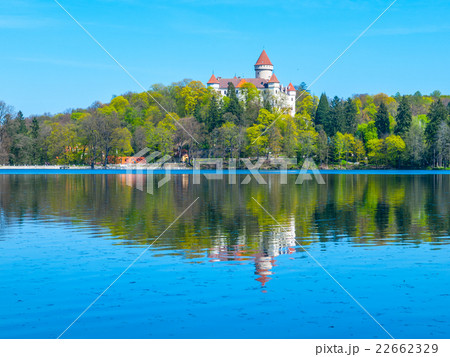 Chateau Konopiste reflecting in the water Chateau Konopiste reflecting in the water 22662329