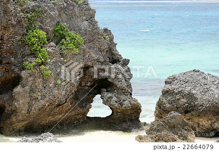 宮古島 池間島のハート岩の写真素材