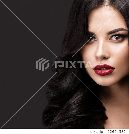 Beautiful brunette model: curls, classic makeup Beautiful brunette model: curls, classic makeup 22664582