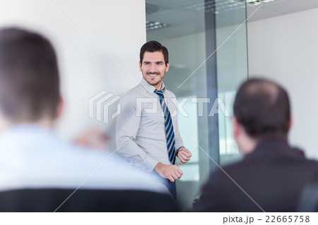 Relaxed informal business team office meeting. 22665758