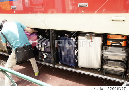 観光バスの荷物 22666397