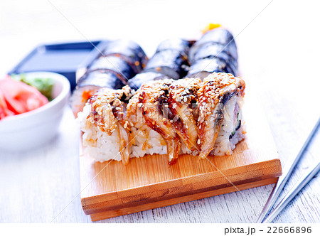 fresh sushi 22666896