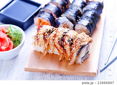 fresh sushi 22666897