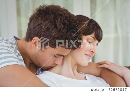 Young couple cuddling 22675017