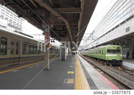 京都駅の奈良線103系・221系 22677875