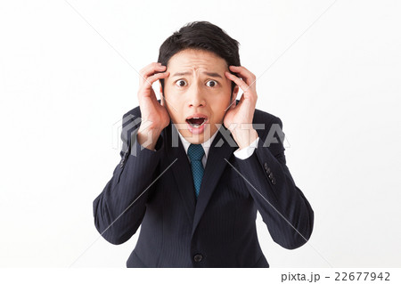 衝撃を受けるビジネスマン 衝撃を受けるビジネスマン 22677942