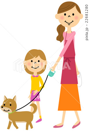 犬の散歩をする親子 22681280