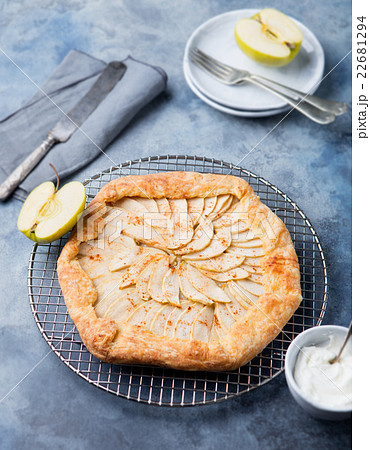 Apple galette pie tart with cinnamon Cooling rack 22681294